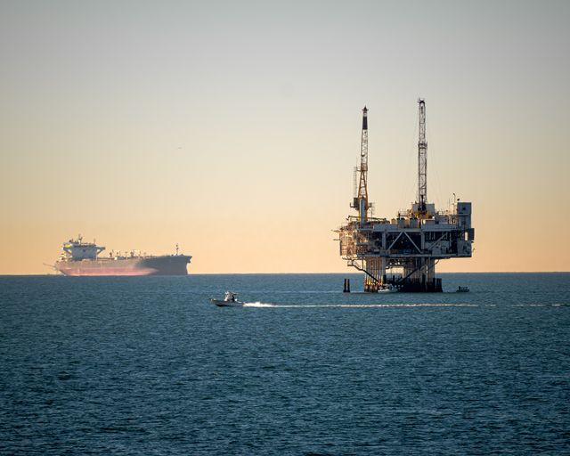 Offshore oil platform